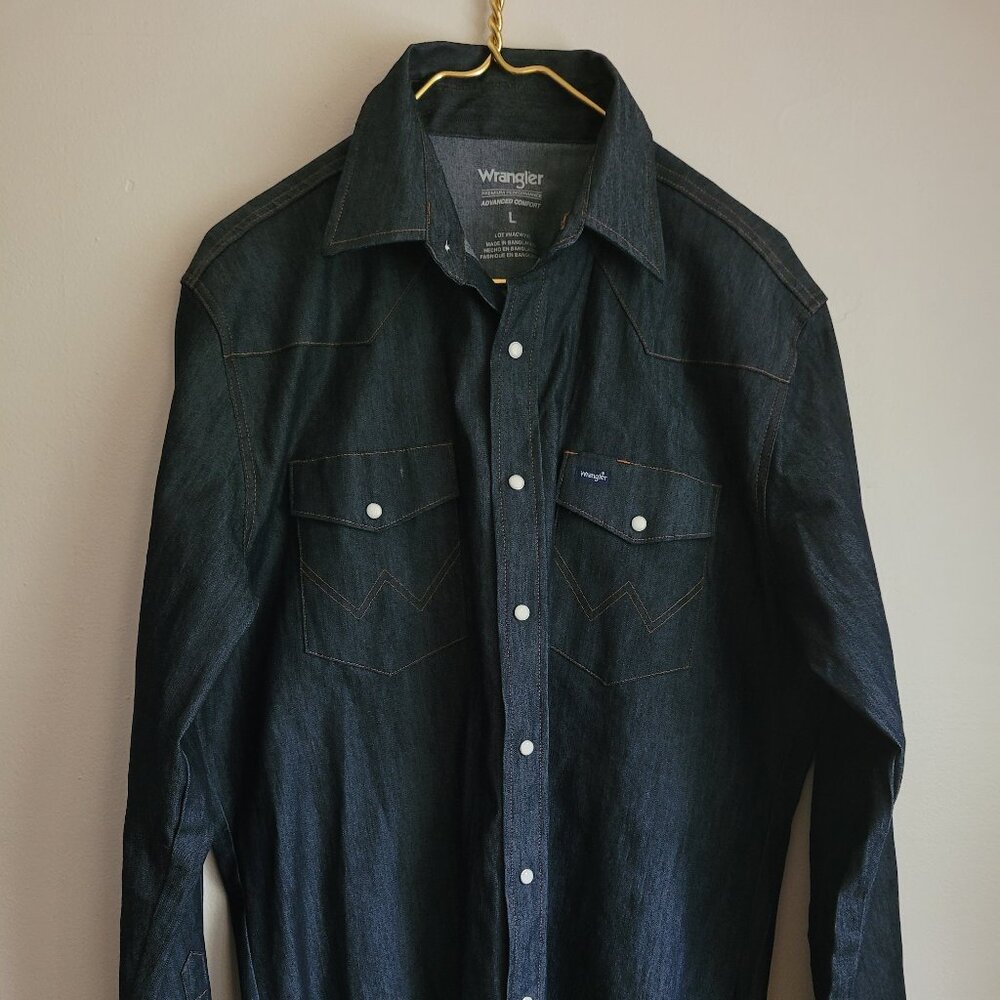 Wrangler Jean shirt women Size L Long Sleeve Cotton V-neck Button up pockets